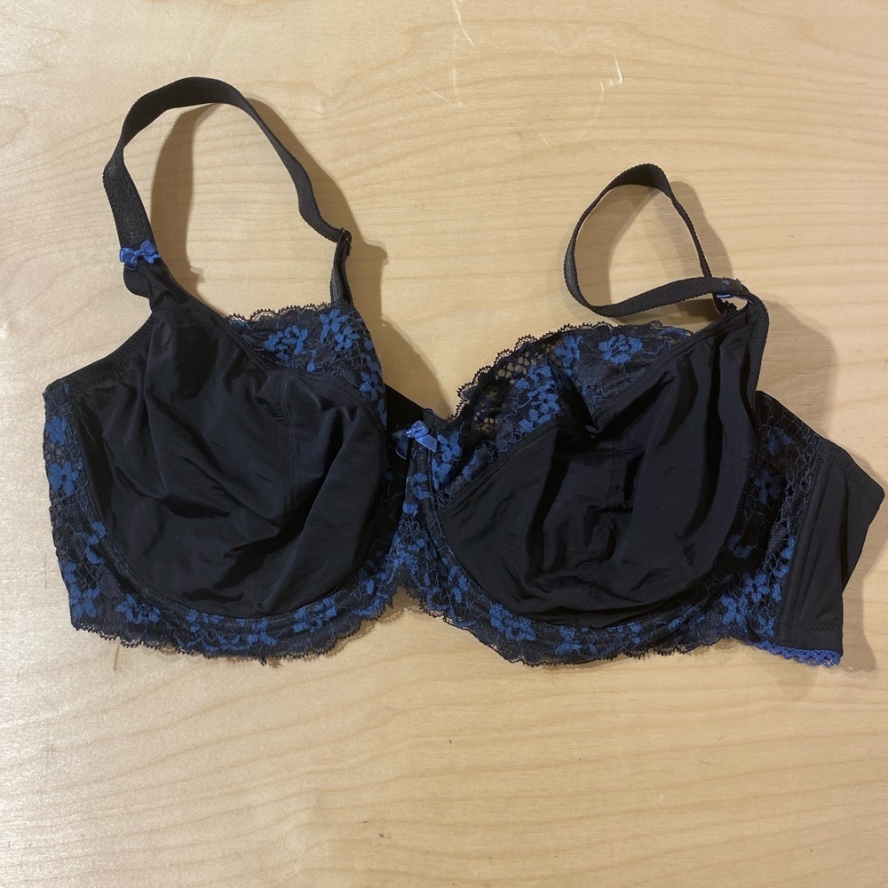 Adore Me Underwire Elegant Black and Blue Lace Bra44DD (B)